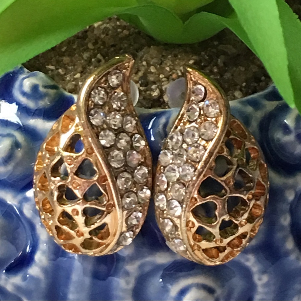 Gold Filigree Earrings - Picture 4 of 8